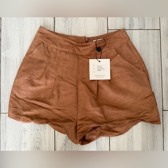 Finders Keepers The Label Faux Suede Shorts Camel Size 4 NWT - Picture 1 of 11